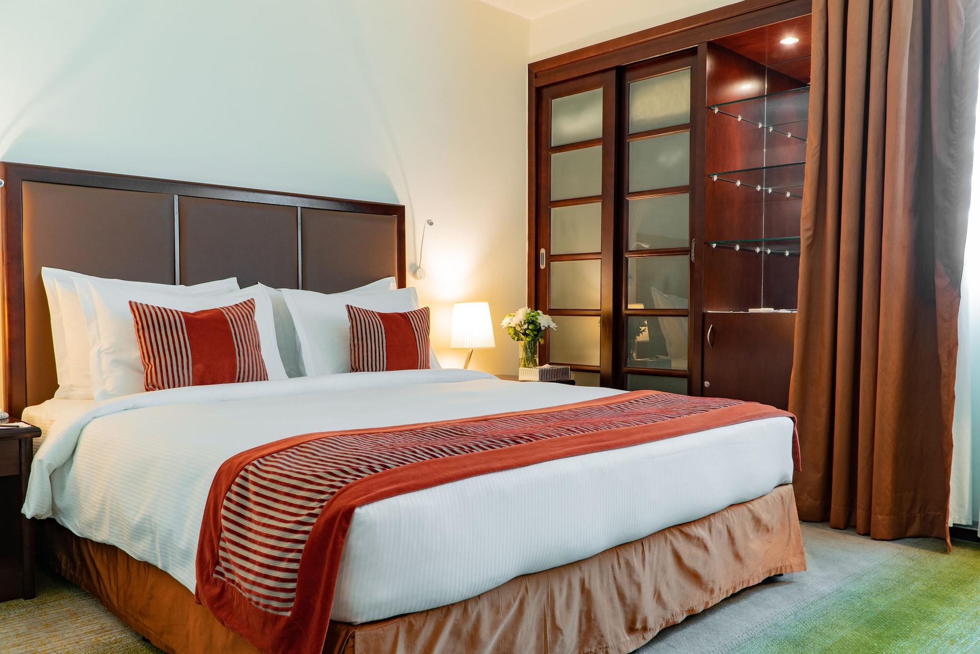 Al Ain Palace Hotel 4*